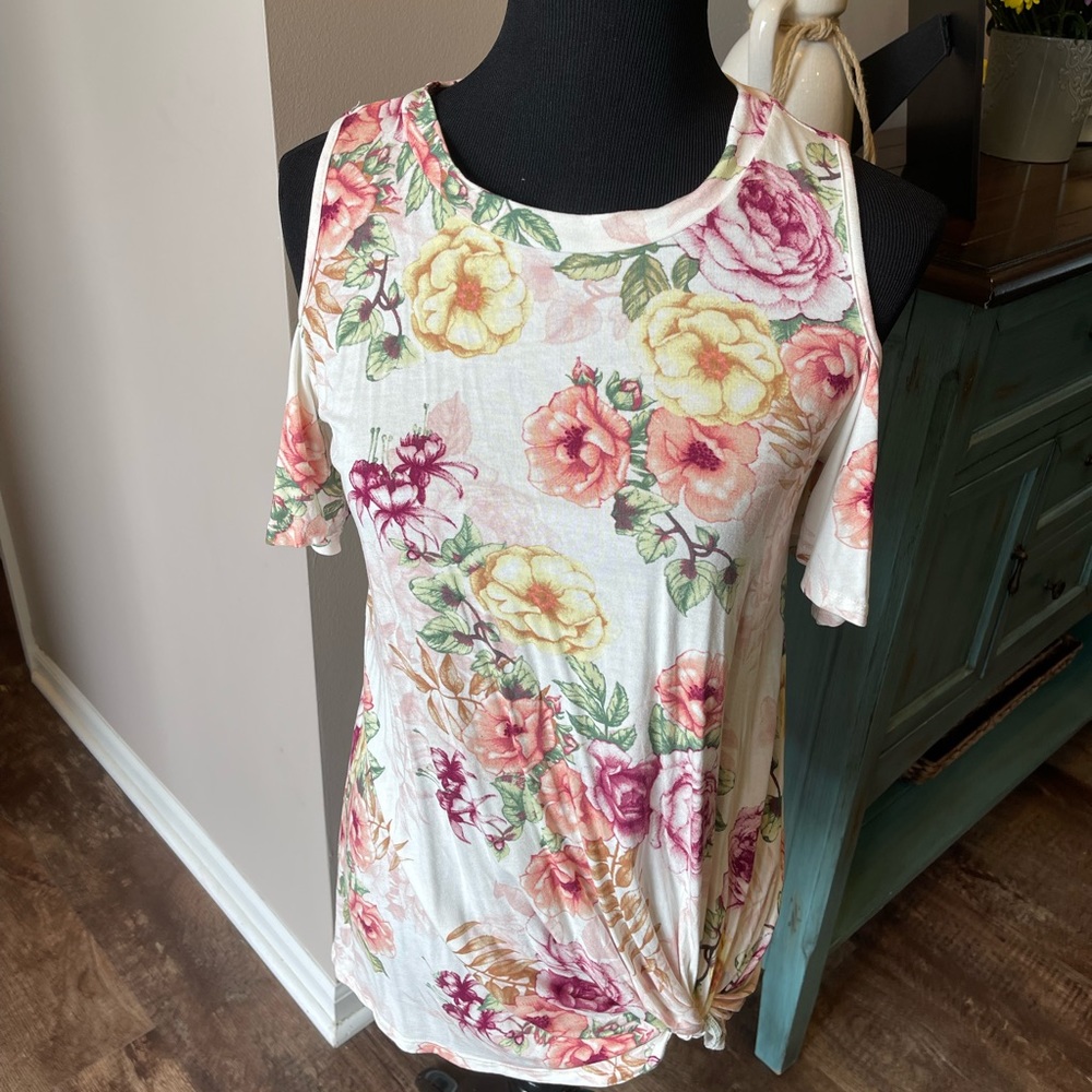Cold shoulder floral tee